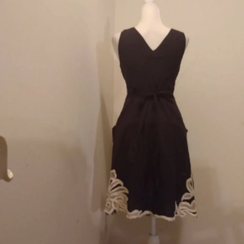 Yoana Baraschi Lace Detail Sleeveless V Neck Dress Sz 4 - Picture 2 of 2